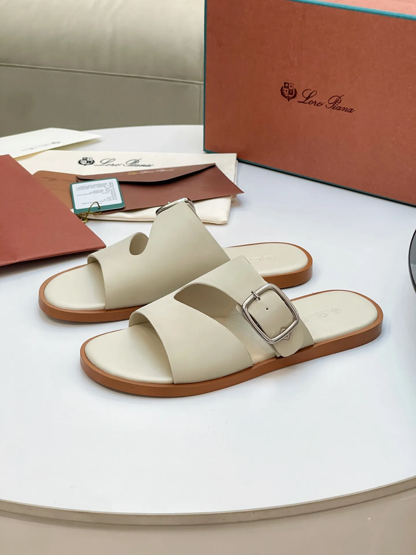 Men's shoes 💰420 Loro Piana, LP's popular spring and summer slippers are synchronized with the new counters, uppers are imported cowhide fabrics from Italy, high-quality splicing technology, soles: original soles specially provided by the original factory, exclusive molded soles are super comfortable, original factory orders, 🔍🔍high quality, you can go in and out of the counter at will, welcome to compare, code number 39-44 (order 38 45 46)